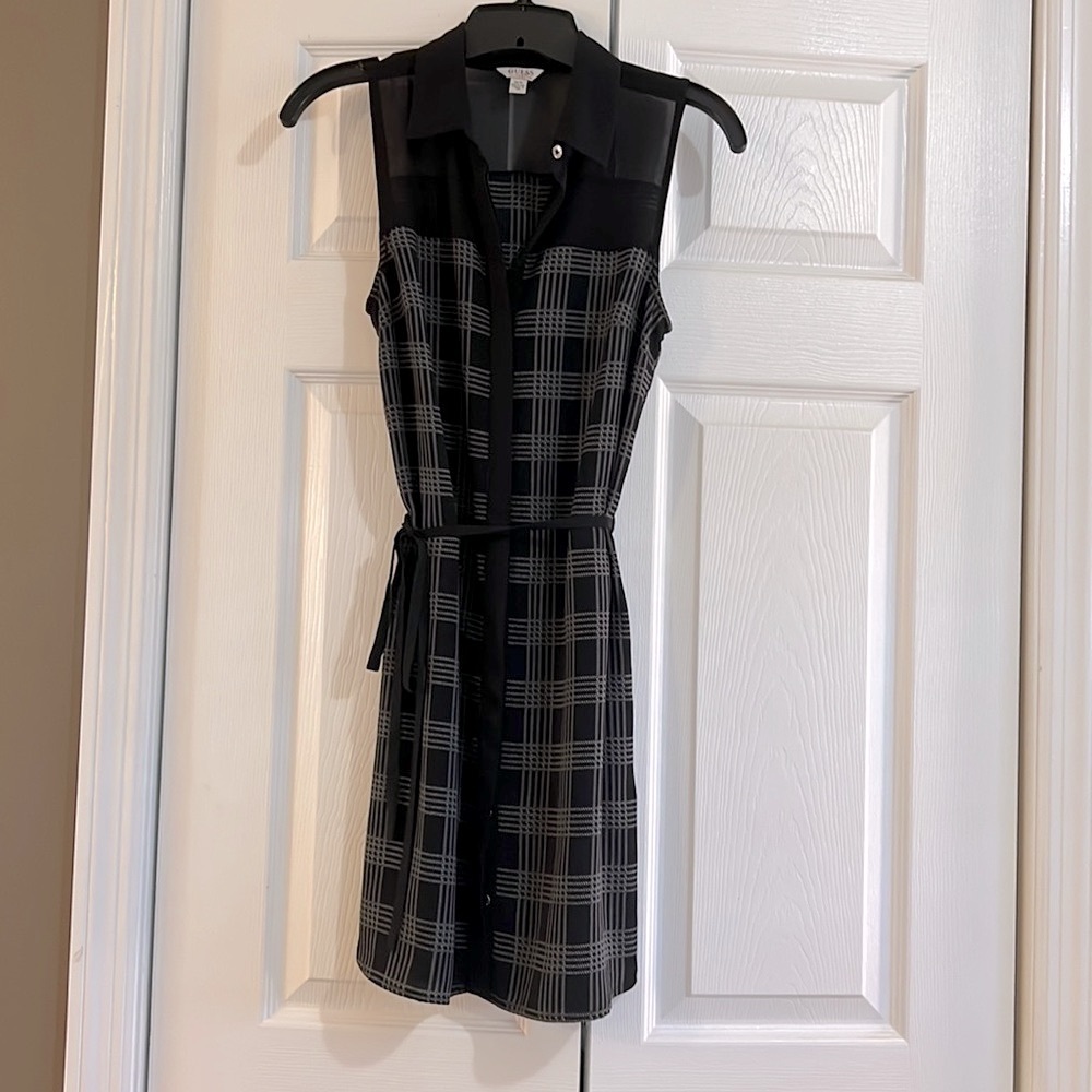 GUESS sleeveless, belted shirt dress with pockets